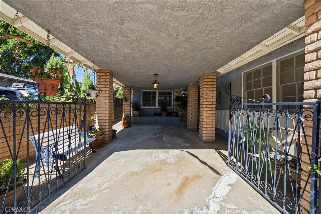 15253 La Valle Street