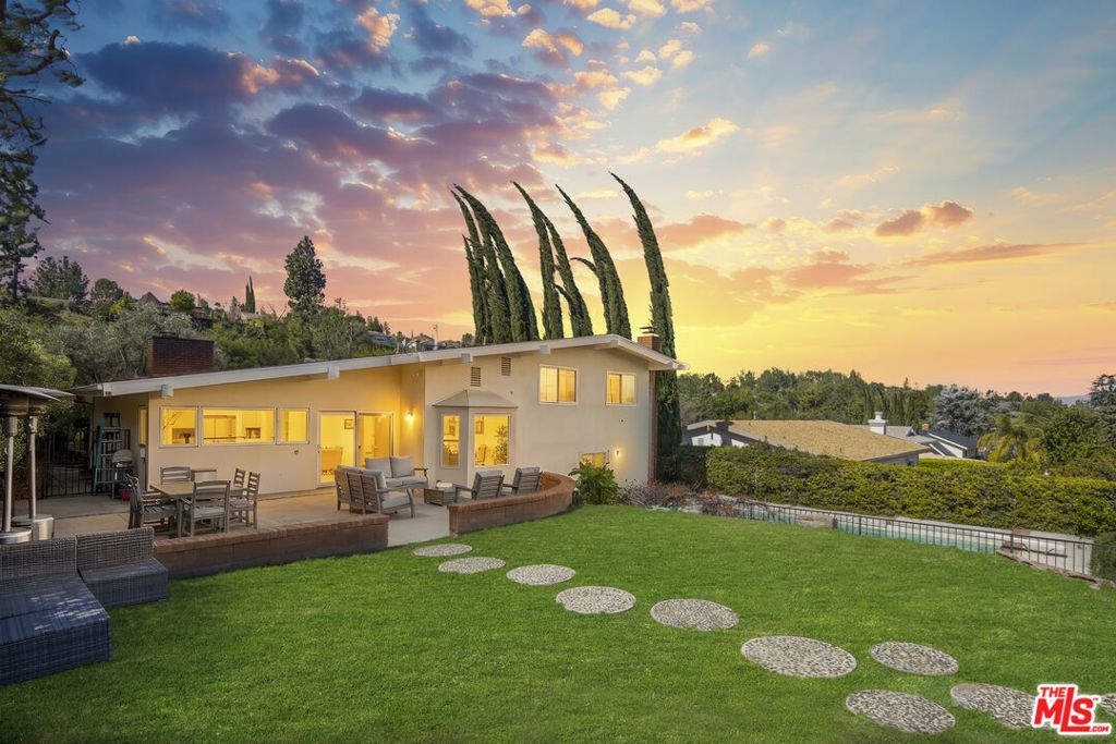 Photo of 3970 Ellenita Avenue, Tarzana, CA 91356 (MLS # 26661237)