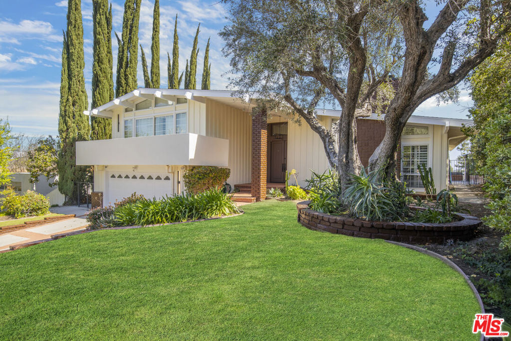 3970 Ellenita Avenue