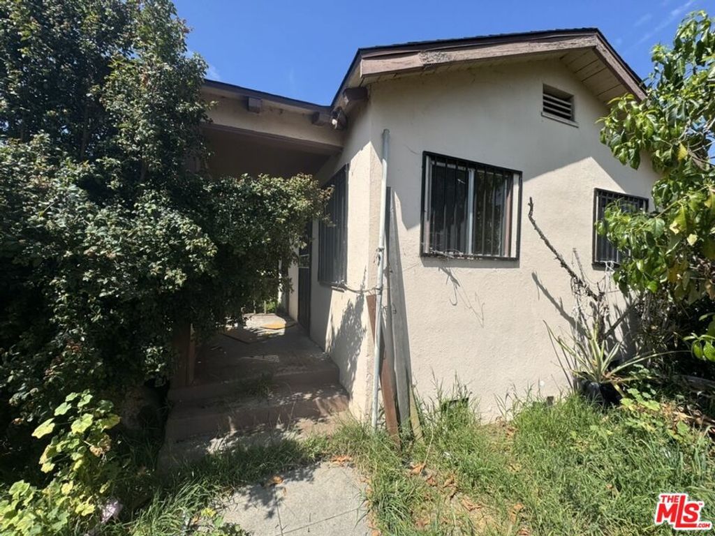 Photo of 1433 W 96th Street, Los Angeles, CA 90047 (MLS # 26708131)