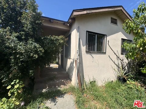 Photo of 1433 W 96th Street, Los Angeles, CA 90047 (MLS # 26708131)