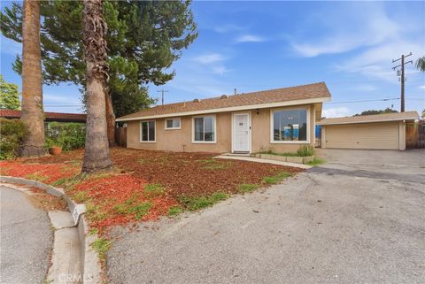 Photo of 302 S Treanor AVE, Glendora, CA 91741 (MLS # CV26104344)
