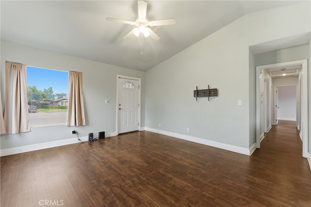 302 S Treanor