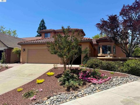 Photo of 55 Rainbow Bridge Way WAY, San Ramon, CA 94582 (MLS # 41136112)