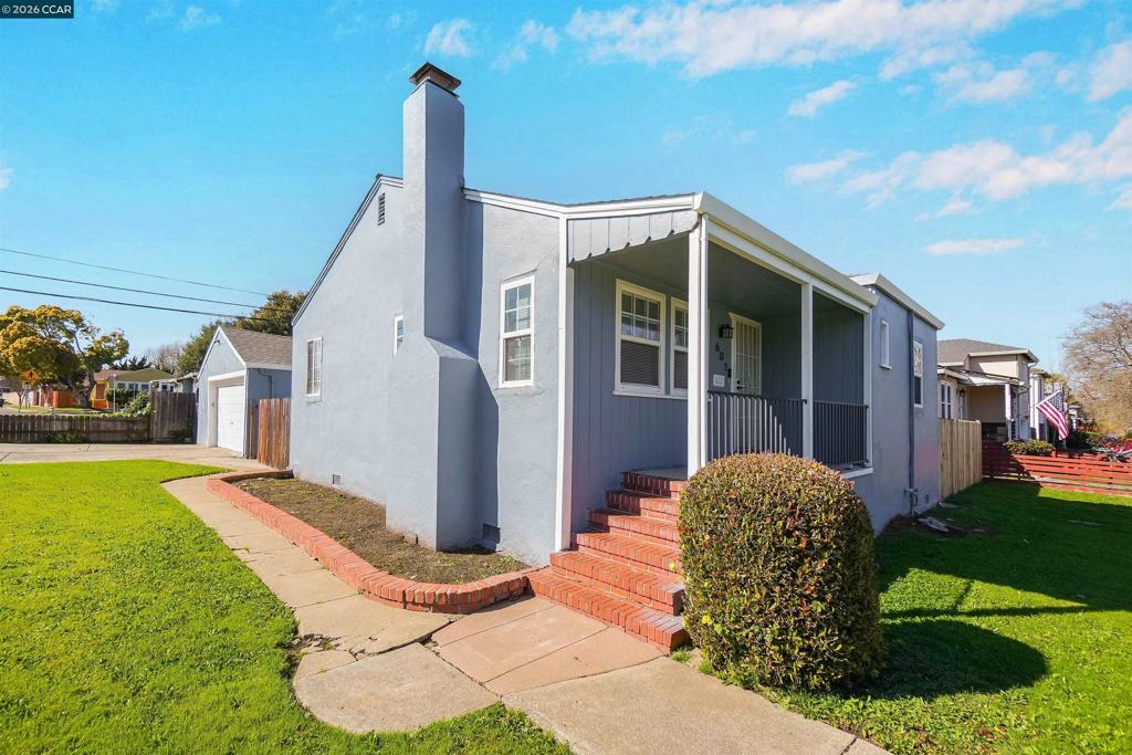 601 Russell Street
