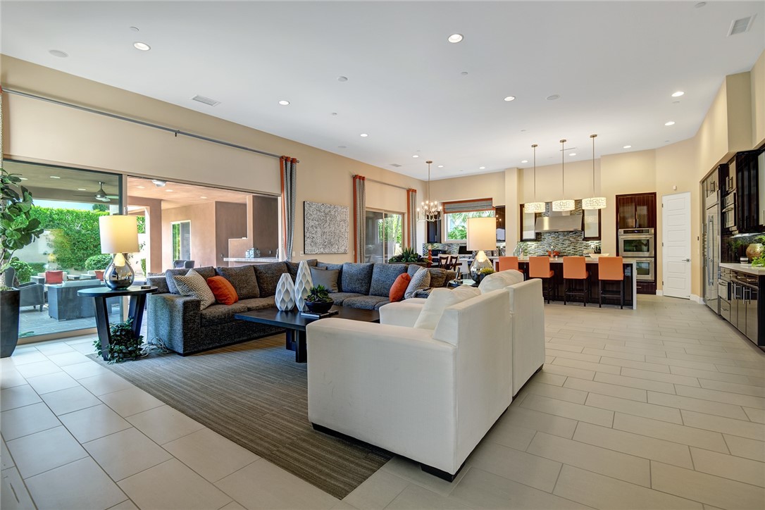 Estancias at South Canyon (33450) - Residential