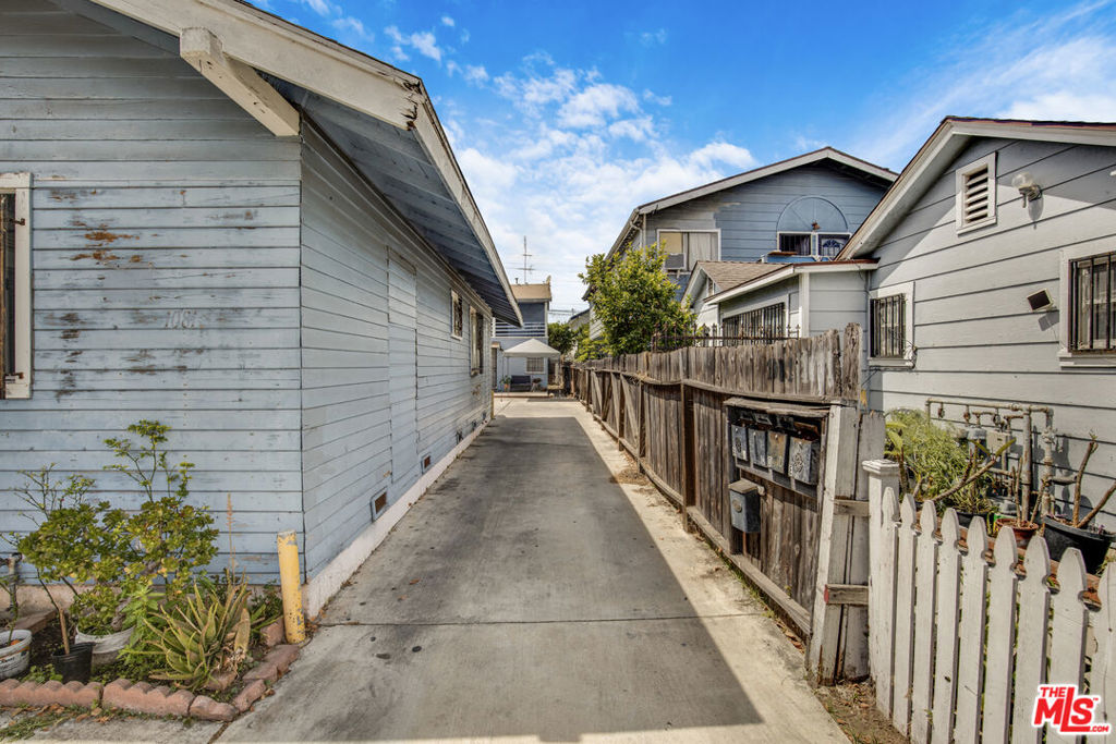 1081 Cherry Avenue