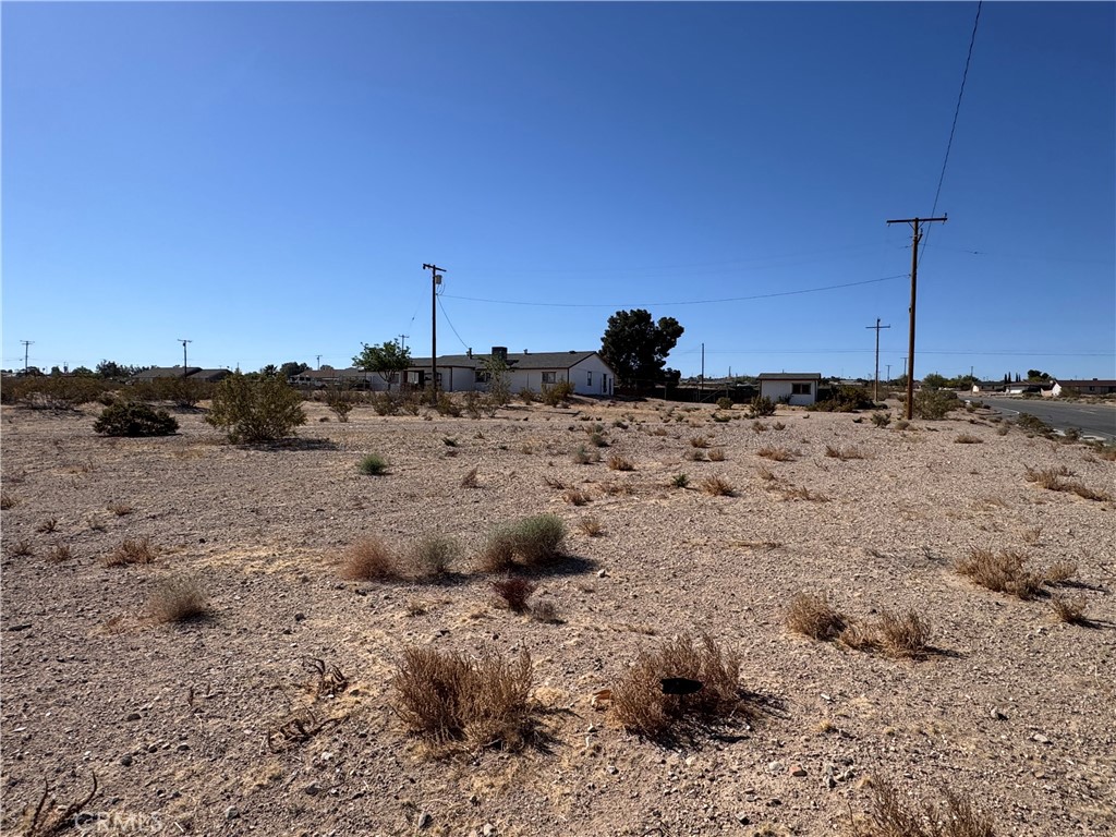 Great lot at the of a Cul-de-sac. Almost an acre of flat land. Utilities are near by. Great location to build your dream home. The lots across the street and to the West are also for sale.