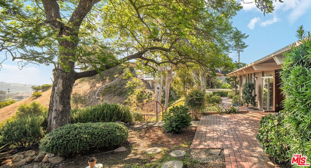 1500 N Tigertail Road
