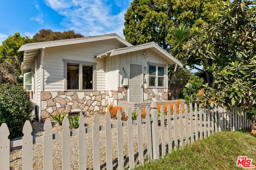 Photo of 667 Marine Street, Santa Monica, CA 90405 (MLS # 26651777)