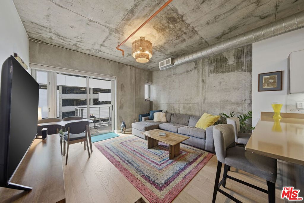 645 W 9th Street 406