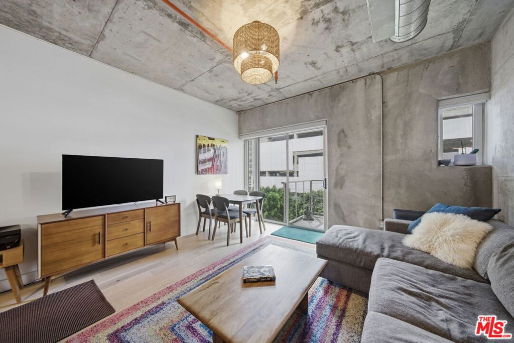645 W 9th Street 406