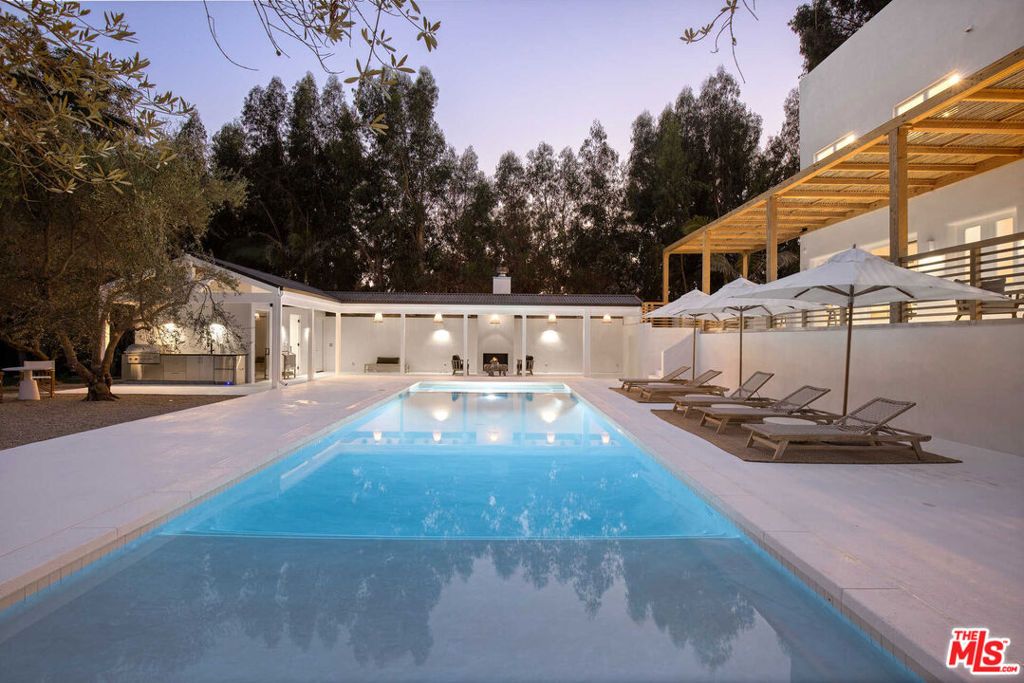 Photo of 27405 Pacific Coast Highway, Malibu, CA 90265 (MLS # 26663047)