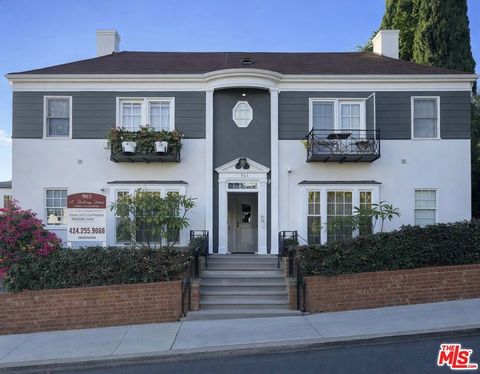 Photo of 963 N Doheny Drive #1/8, West Hollywood, CA 90069 (MLS # 26764363)