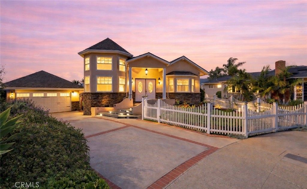 Photo of 12317 Navy Street, Los Angeles, CA 90066 (MLS # PW26024640)