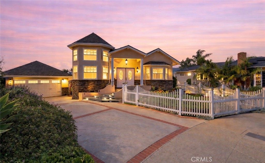 Photo of 12317 Navy Street, Los Angeles, CA 90066 (MLS # PW26024640)