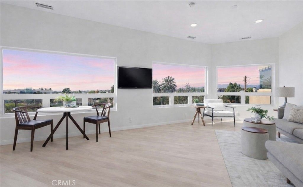 Photo of 12317 Navy Street, Los Angeles, CA 90066 (MLS # PW26024640)