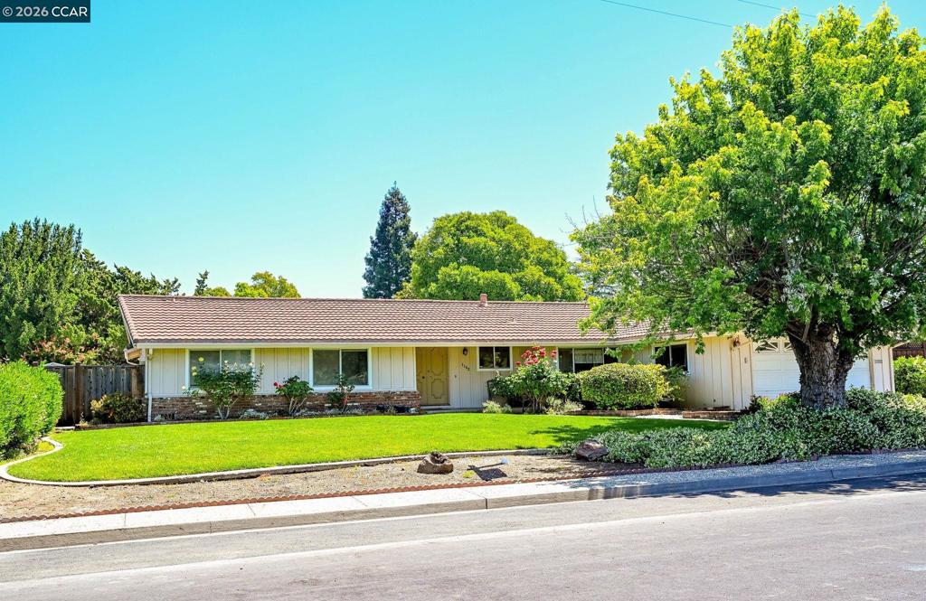 1162 Ridgewood Dr