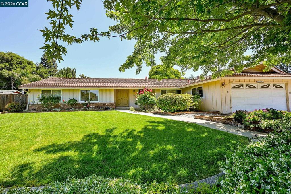 1162 Ridgewood Dr