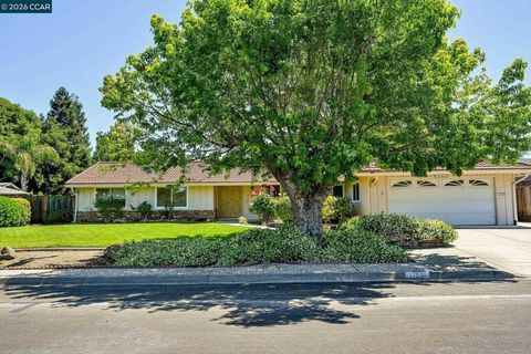 Photo of 1162 Ridgewood Dr Dr, Concord, CA 94518 (MLS # 41133235)