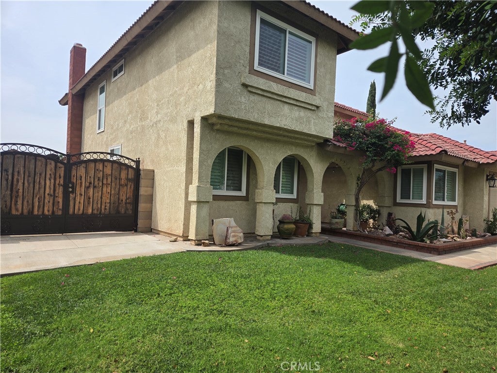 831 W El Molino