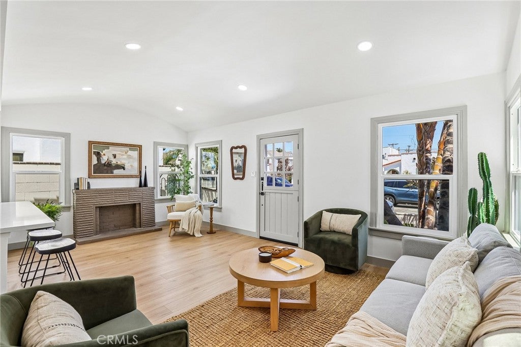 131 Santa Ana Avenue