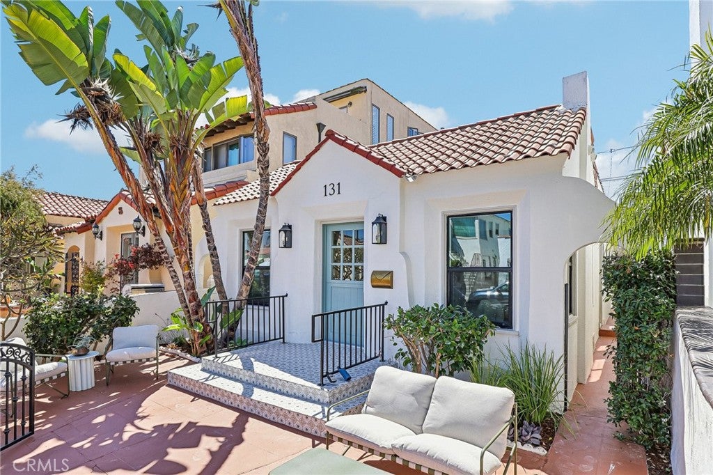 131 Santa Ana Avenue