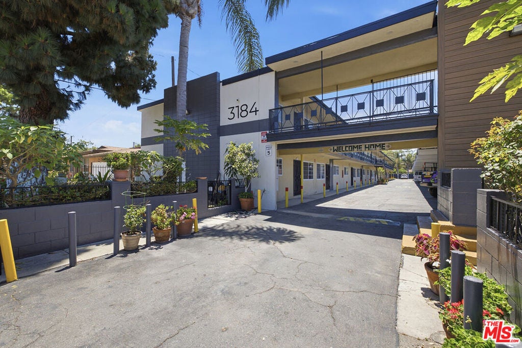 3184 El Segundo Boulevard