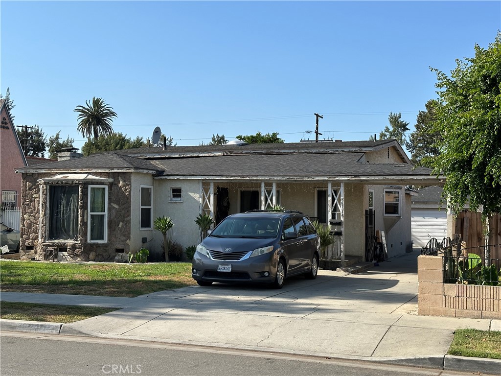 Welcome to Lynwood — Where Opportunity Meets Location!
Discover a rare gem in one of Lynwood’s most desirable neighborhoods! Just minutes from Plaza Mexico, top-rated schools, shopping centers, and major freeways, this property offers the perfect blend of convenience and potential. Sitting on a spacious lot, you'll find two charming single-family homes a fantastic setup for multi-generational living or a smart investment opportunity.
?? Front Home: 3 bedrooms, 2 bathrooms, with in-unit washer/dryer hookups
?? Rear Home: 1 bedroom, 1 bathroom – private and cozy
?? Detached 2-Car Garage – possible ADU conversion (buyer to verify with the city)
Each home has its own private recreation area, giving residents their own space to relax and unwind. Located on a quiet, tree-lined street, this is the kind of property that doesn’t come around often. Both units are tenant-occupied, offering immediate rental income from day one. Whether you're looking to invest, live in one and rent the other, or explore future ADU possibilities, this is the one you’ve been waiting for!