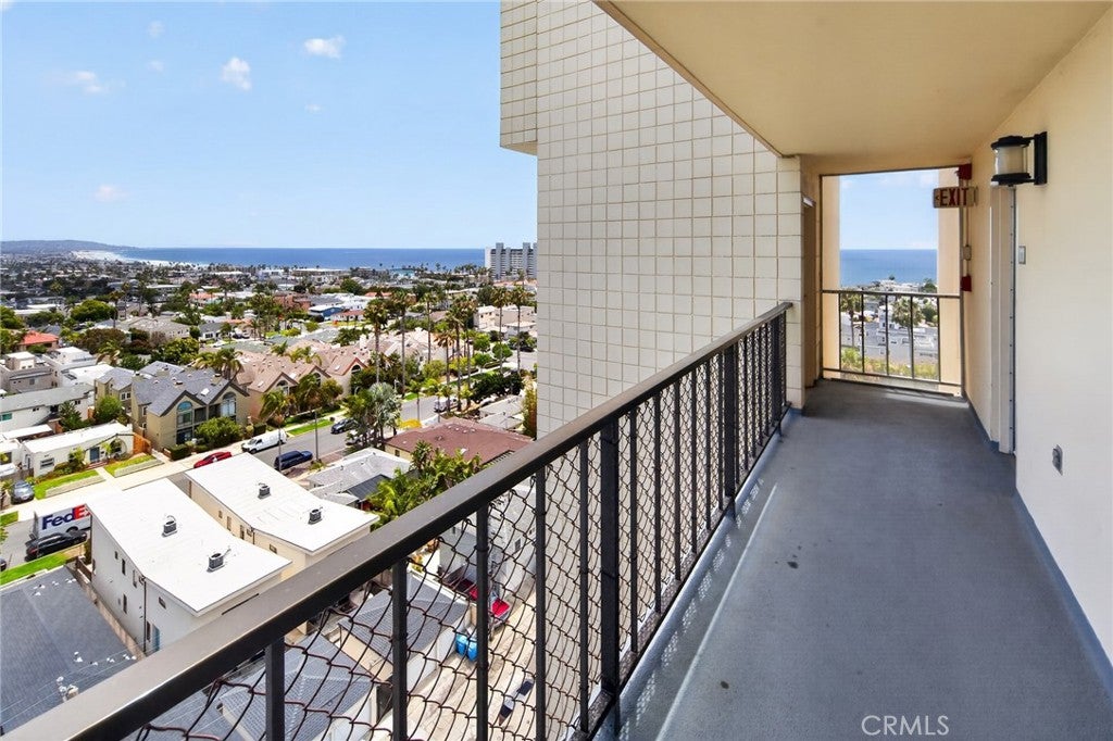4944 Cass Street 1101
