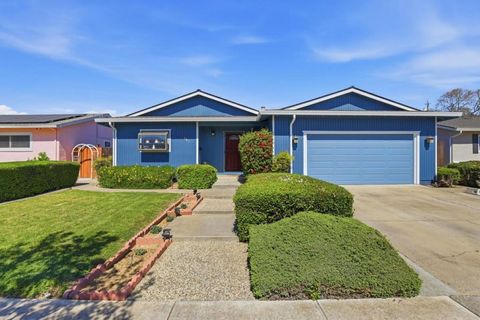 Photo of 767 La Alondra Way, Gilroy, CA 95020 (MLS # ML82039549)