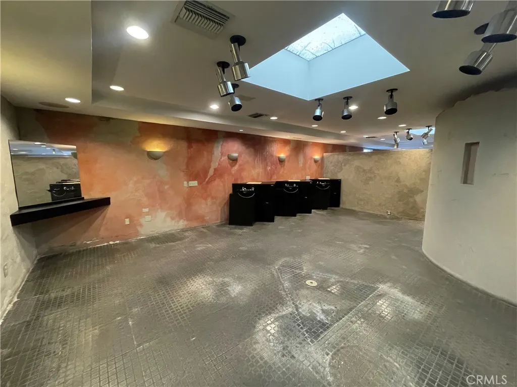 Corona Del Mar, California 92625, United States, ,Residential,Active,242120