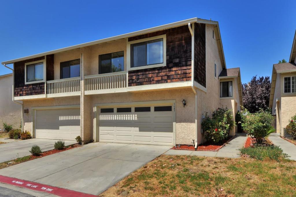 BEAUTIFUL AFFORDABLE SINGLE FAMILY HOME IN THE HEART OF SAN JOSE.! PARTIALLY HARDWOOD FLOOR, TILES, CARPETS. SPACIOUS MASTER BEDROOM. WALK-IN CLOSET IN MASTER BEDROOM. NEAR GOLF COURSE, PARK, RANCH 99, AND FUTURE BART STATION. EASY ACCESS TO HIGHWAY 680. Due to the construction, The best way is to take Berryessa to Lundy to River Birch. Elementary Vinci Park 853 API, Morrill Middle 815 API, please verify this school by contacting each school based on your use thereof.