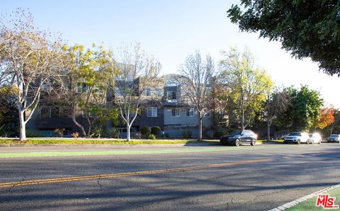 Photo of 1212 Ocean Park Boulevard #16, Santa Monica, CA 90405 (MLS # 26656113)