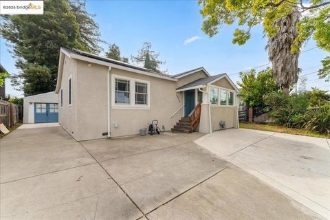 2016 104th AVE Oakland CA 94603
