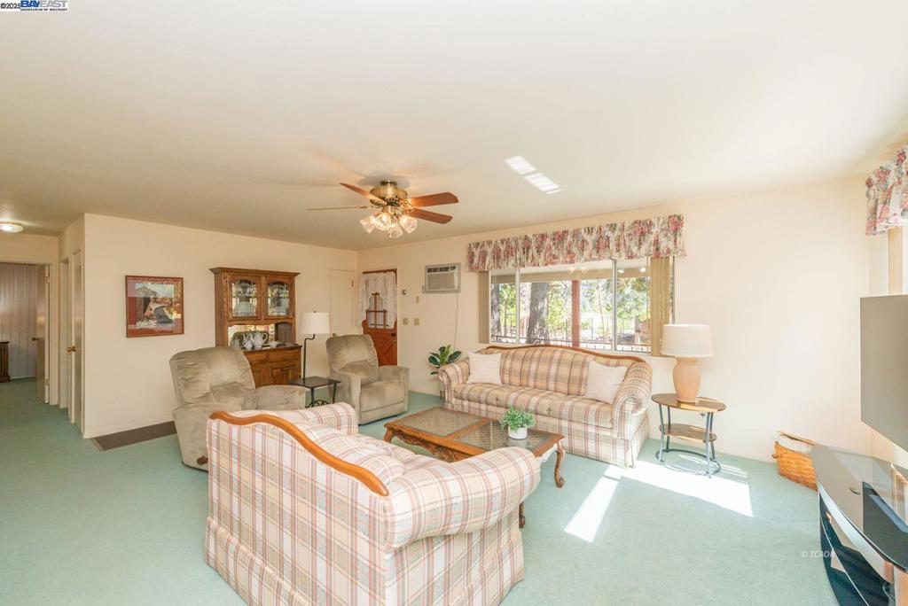 230 Lakeview Dr.