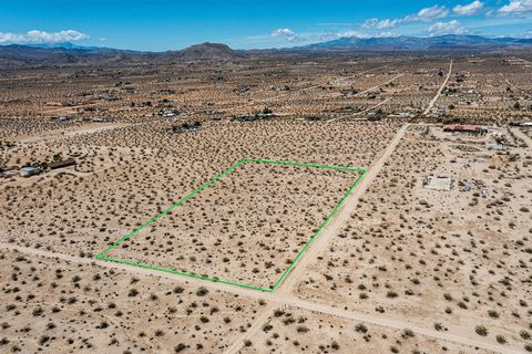 Photo of 141 La Crescenta Drive, Joshua Tree, CA 92252 (MLS # 219146403PS)