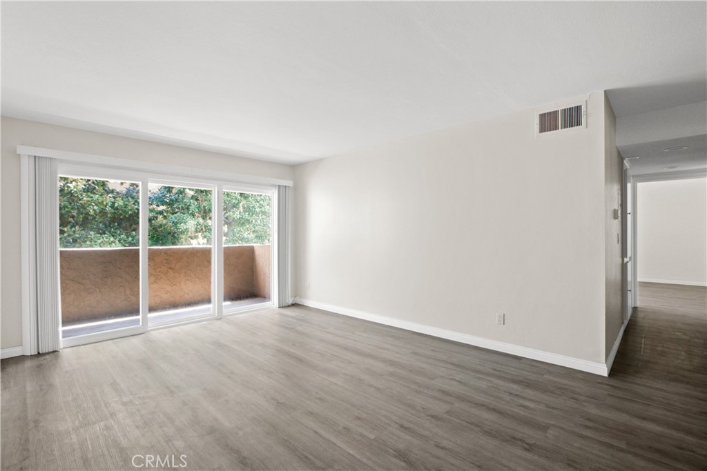 1001 W Macarthur Boulevard 20