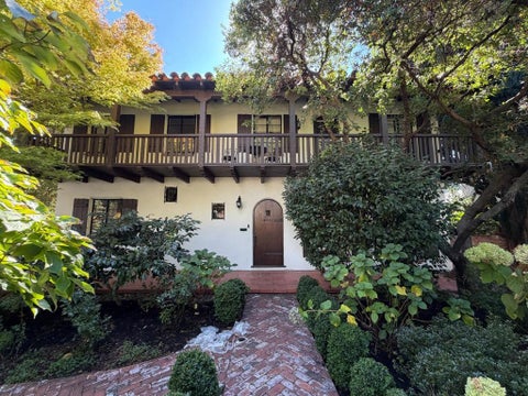 Photo of 1462 Dana Avenue, Palo Alto, CA 94301 (MLS # ML82065647)