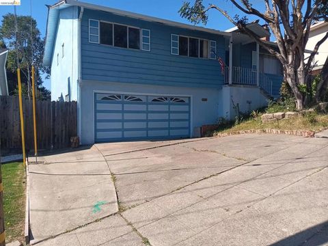 Photo of 2843 Jennifer Dr Dr, Castro Valley, CA 94546 (MLS # 41127720)