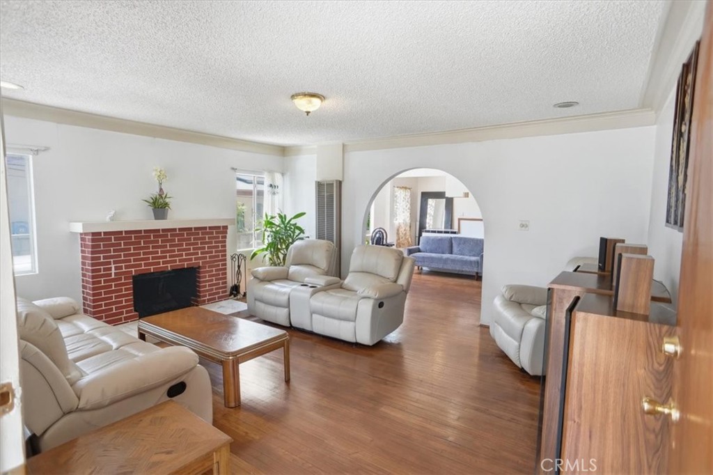1257 1/2 N New Hampshire