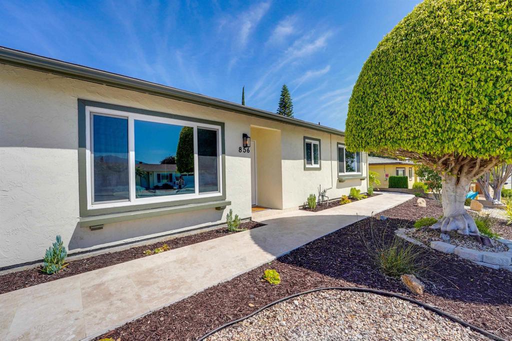 856 La Tierra Dr