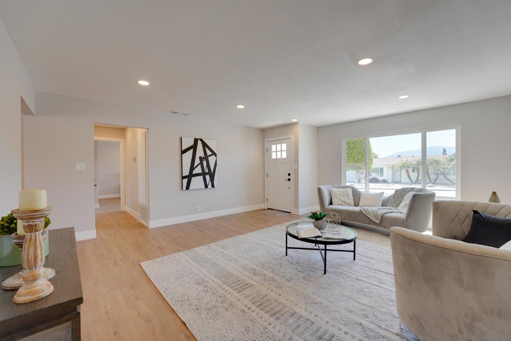 856 La Tierra Dr