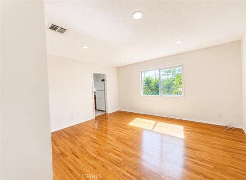 Photo of 1372 W 36th Street #4, Los Angeles, CA 90007 (MLS # SR26165977)