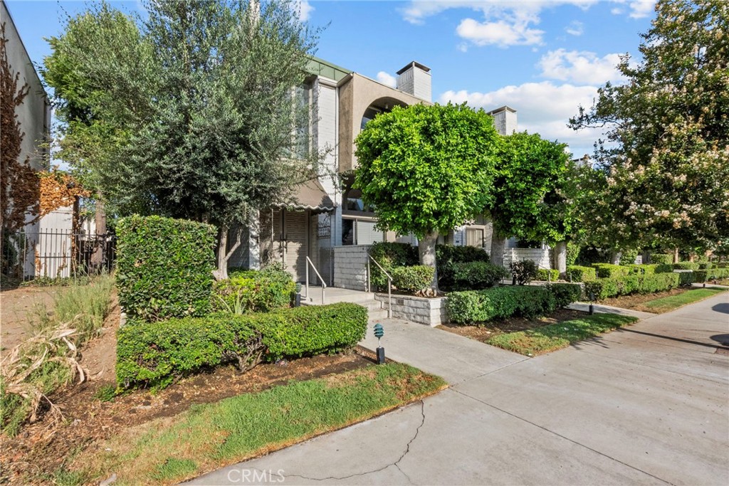 5305 White Oak Avenue K