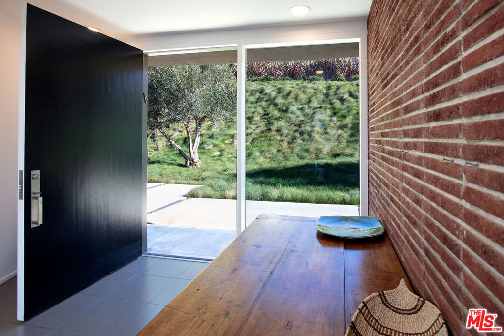 765 N Tigertail Road