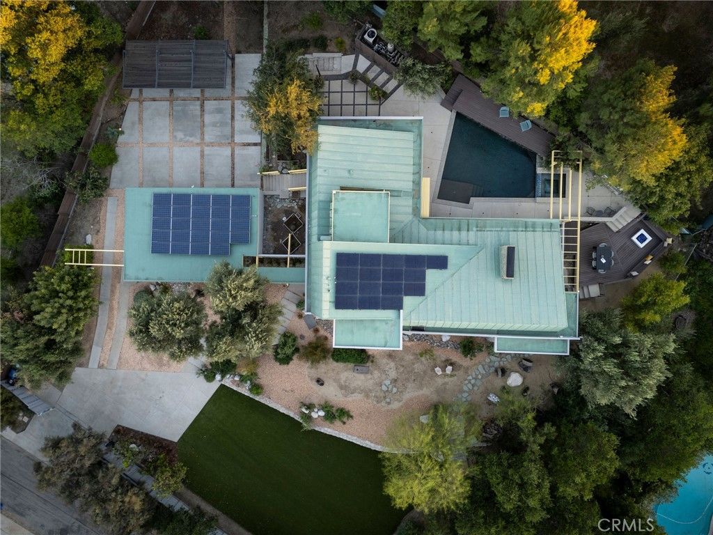 Photo of 19950 Collier Street, Woodland Hills, CA 91364 (MLS # SR26075151)