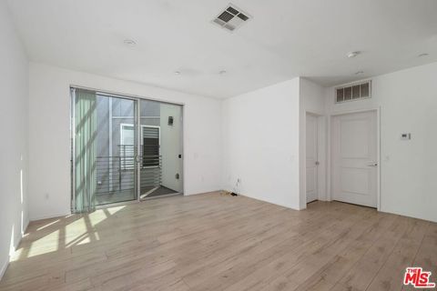 Tiny photo for 1183 CRENSHAW Boulevard #202, Los Angeles, CA 90019 (MLS # 25618847)