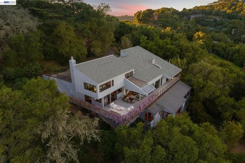 Photo of 116 TAPPAN LANE Ln, Orinda, CA 94563 (MLS # 41128669)