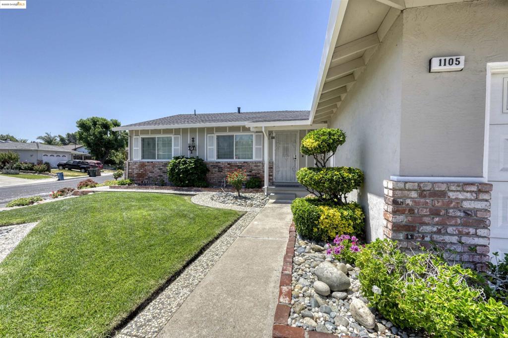 Properties 3 1105 Mission Dr